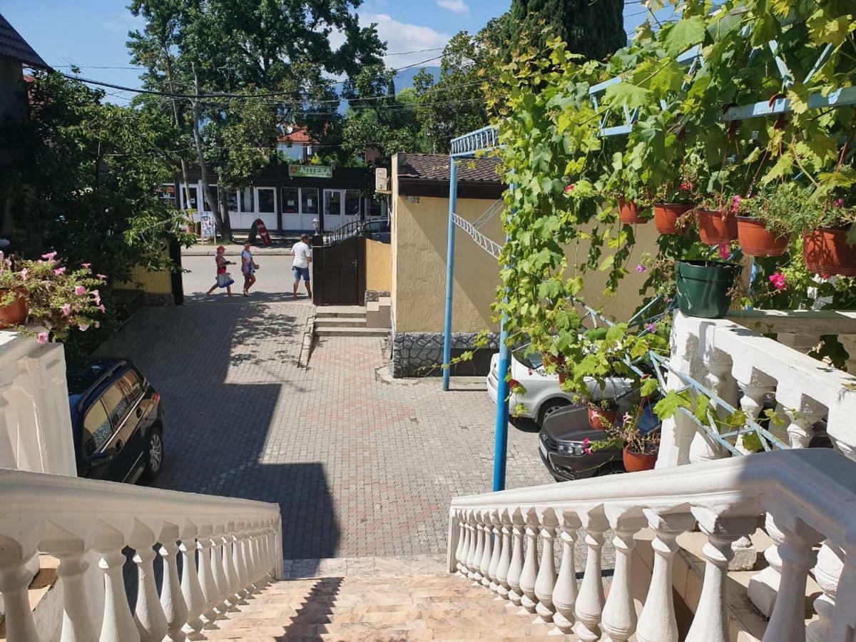 Ахра Hotel Gagra Bagian luar foto